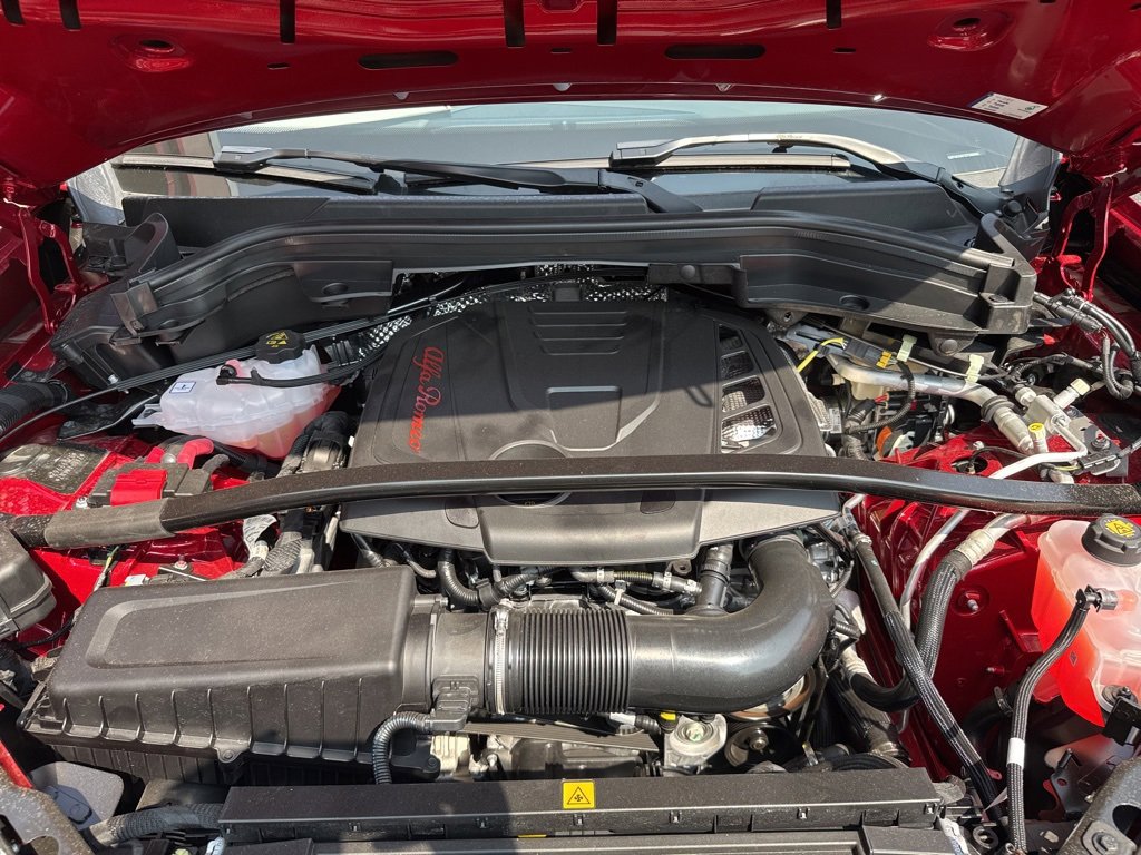 New 2025 Alfa Romeo Stelvio Sprint image 26