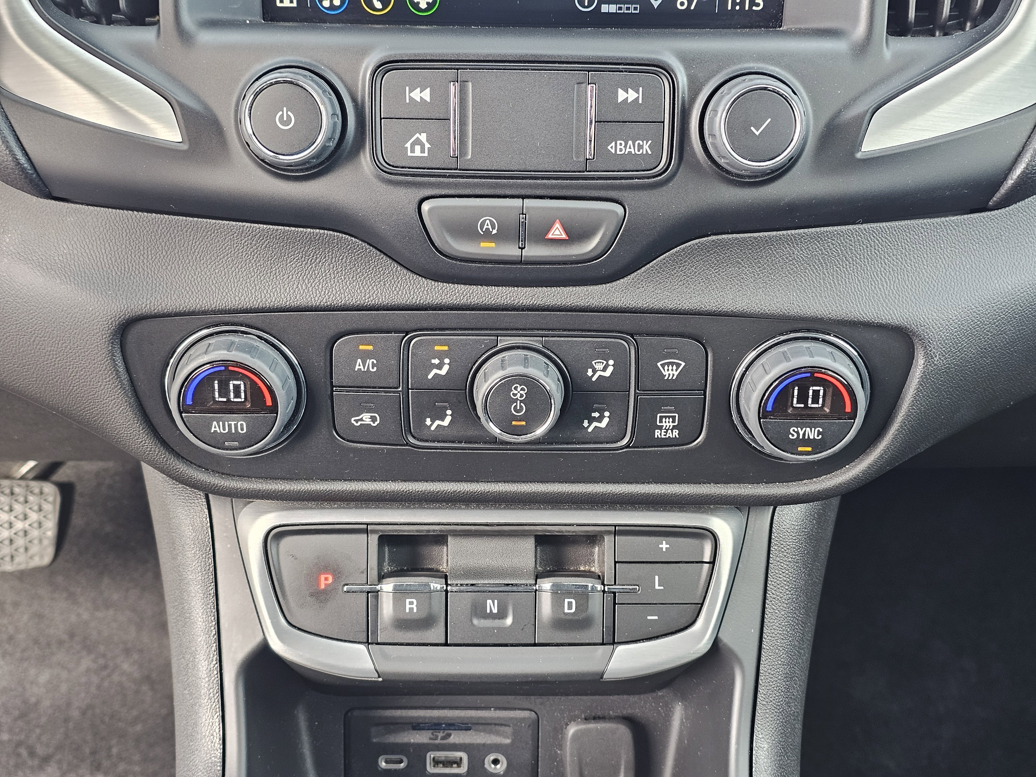 Used 2024 GMC Terrain SLT image 28