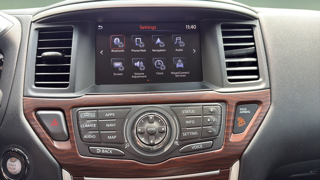 Used 2017 Nissan Pathfinder Platinum AWD/4WD image 32