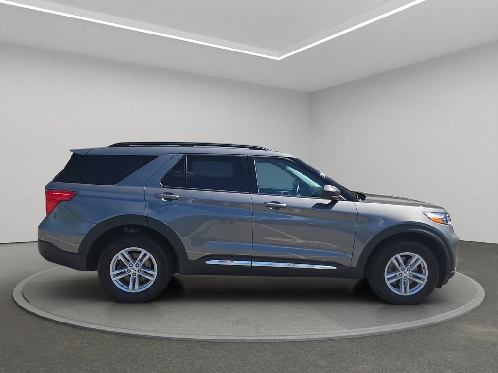 Used 2024 Ford Explorer XLT AWD/4WD image 6