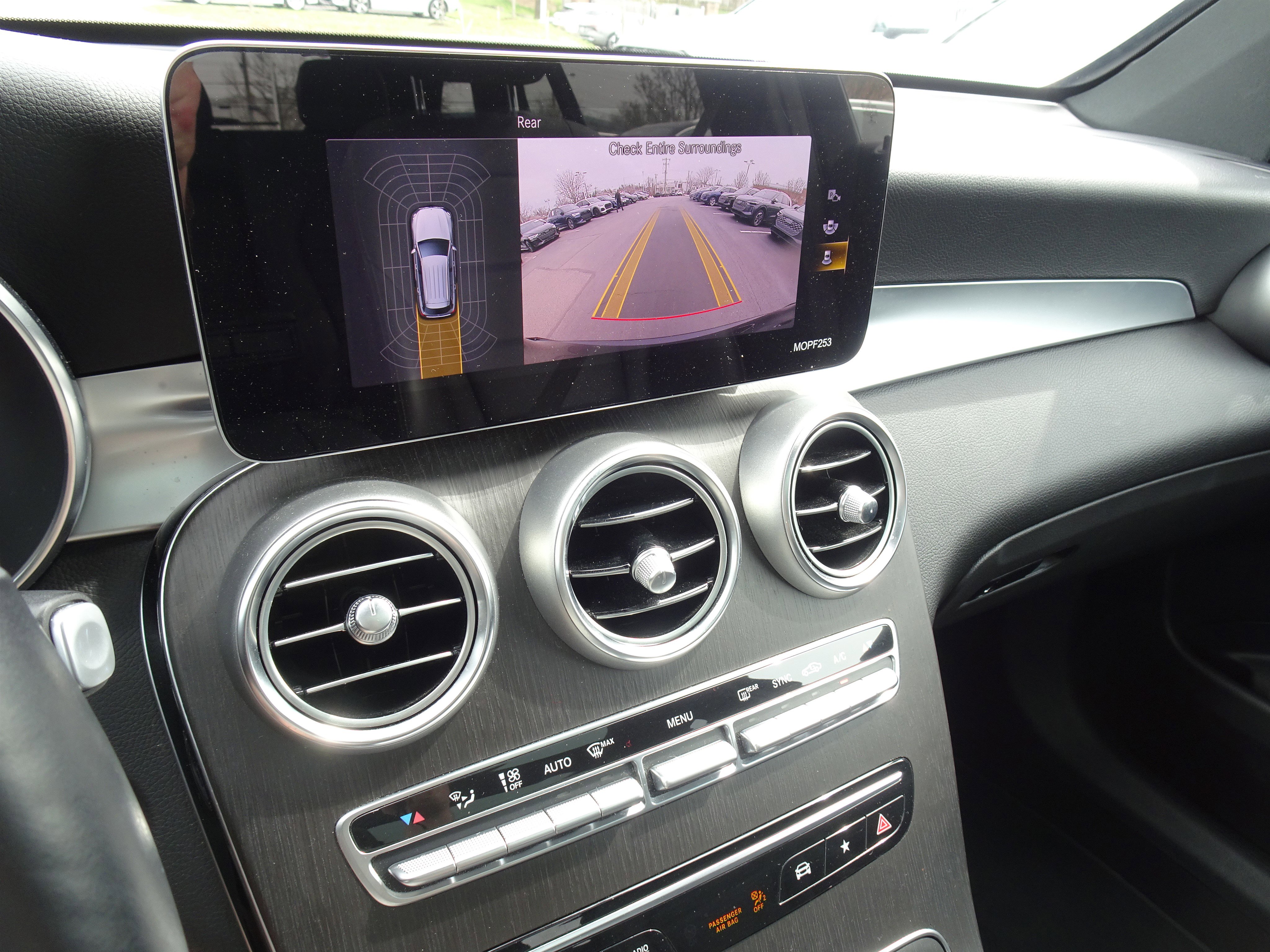 Used 2021 Mercedes-Benz GLC 300 4MATIC image 17