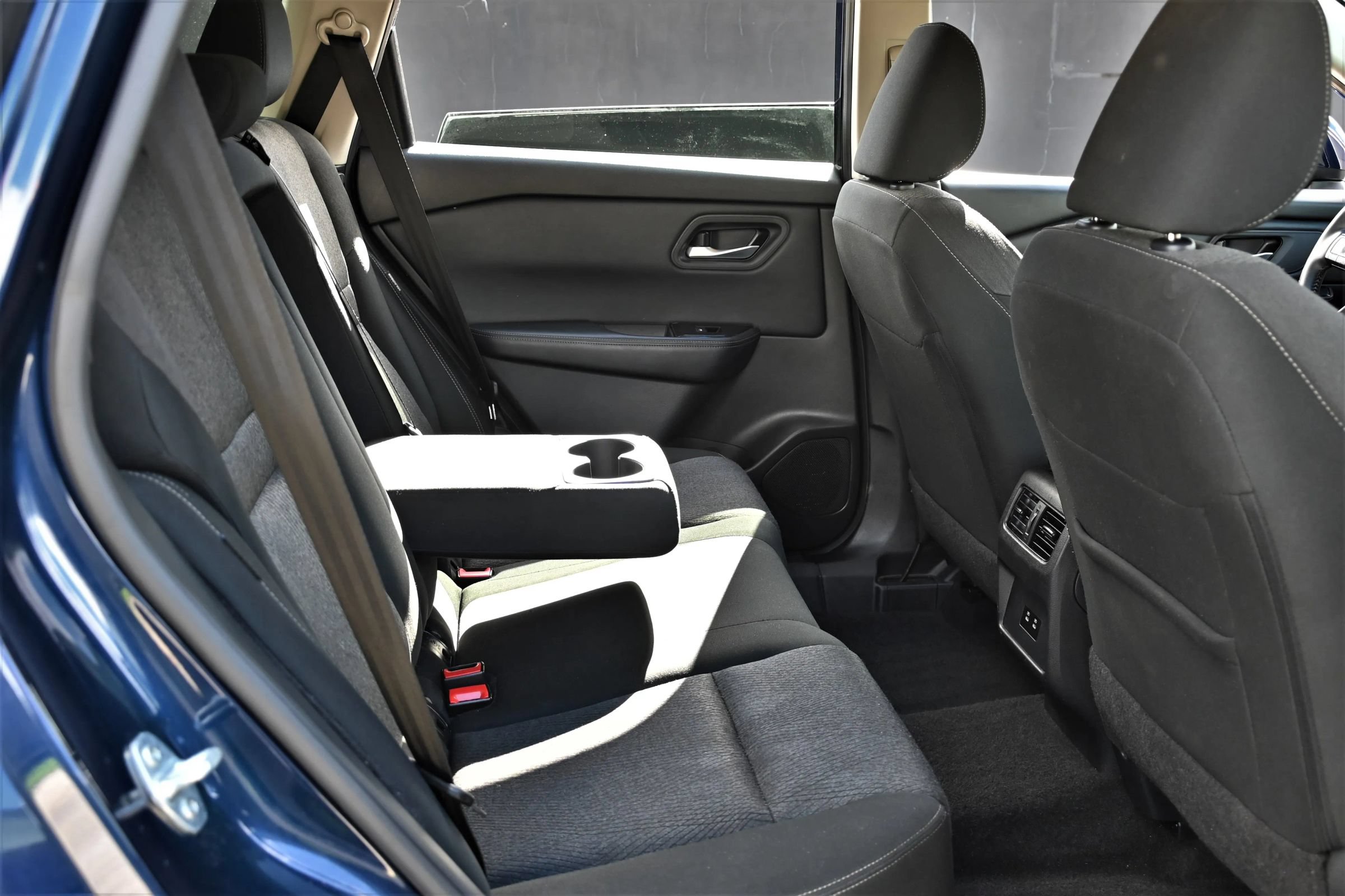 Used 2025 Nissan Rogue SV AWD/4WD image 16
