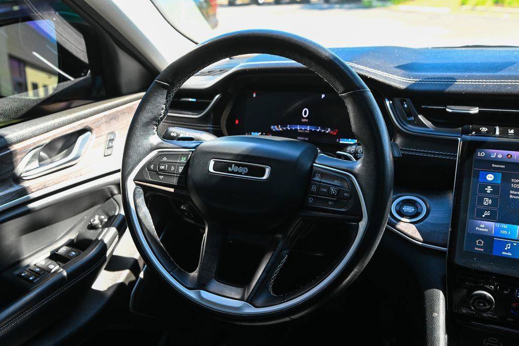 Used 2022 Jeep Grand Cherokee L Limited w/ Luxury Tech Group II AWD/4WD image 32