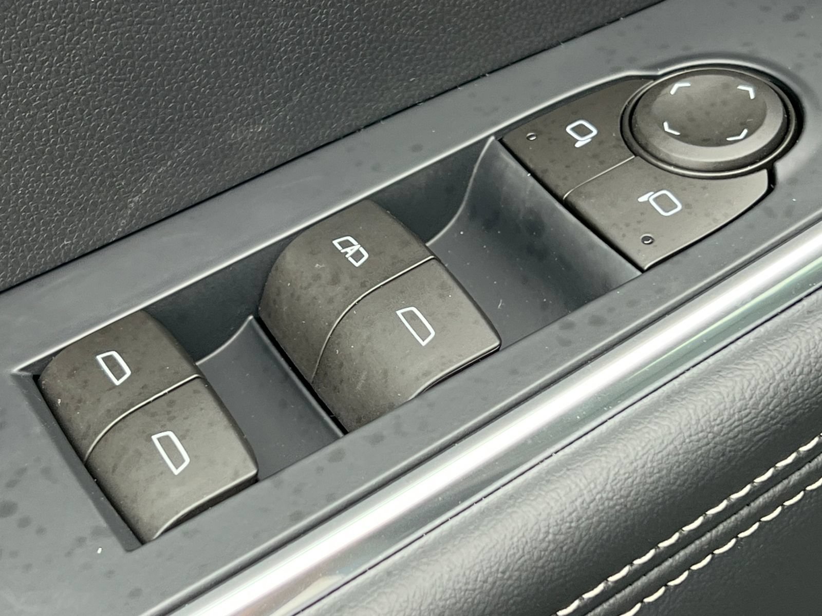 New 2026 GMC Acadia Elevation w/ Black Edition AWD/4WD image 17