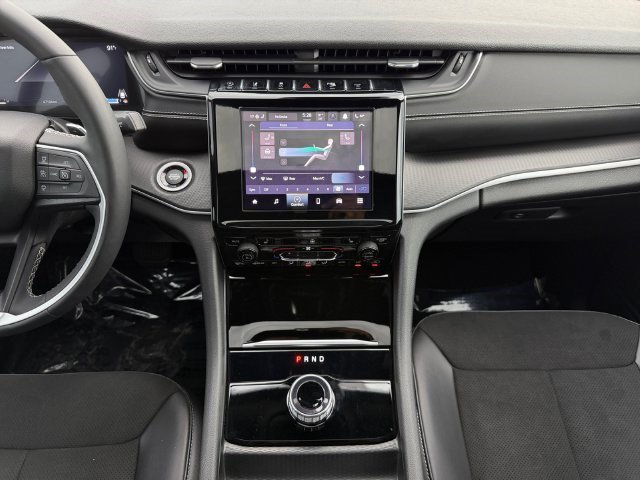 Used 2024 Jeep Grand Cherokee L Altitude AWD/4WD image 15