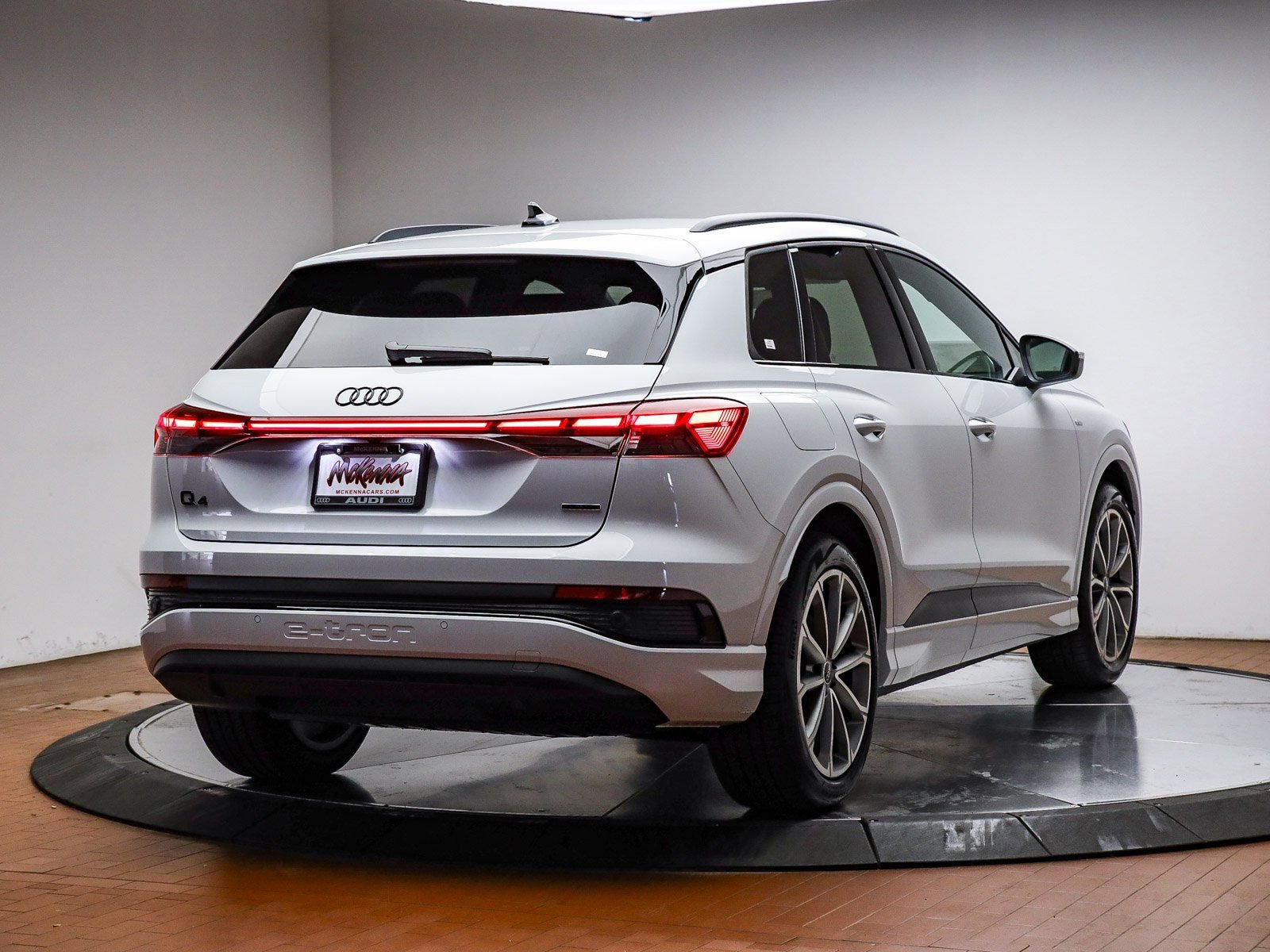 New 2026 Audi Q4 e-tron Premium image 9
