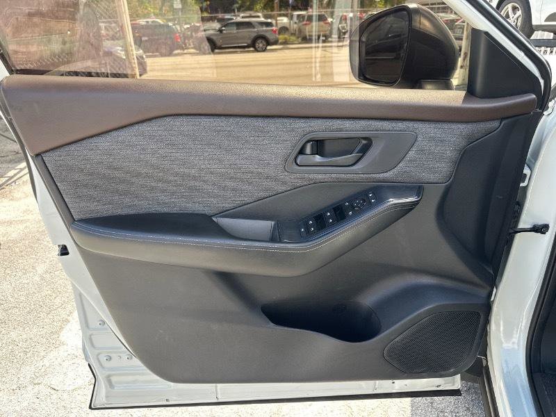 Used 2021 Nissan Rogue S image 23