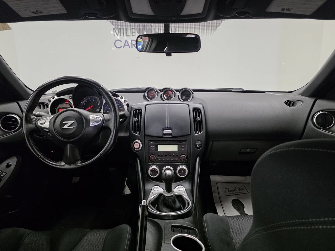 Used 2017 Nissan 370Z Coupe RWD image 16
