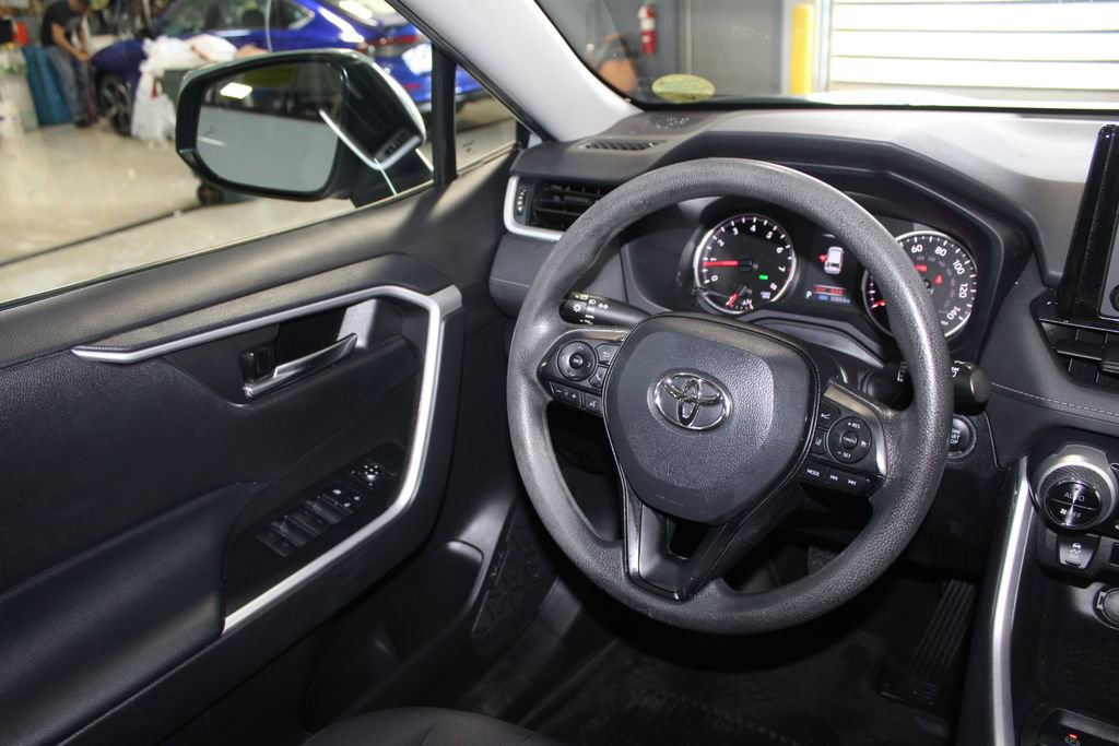 Used 2022 Toyota RAV4 XLE AWD/4WD image 20