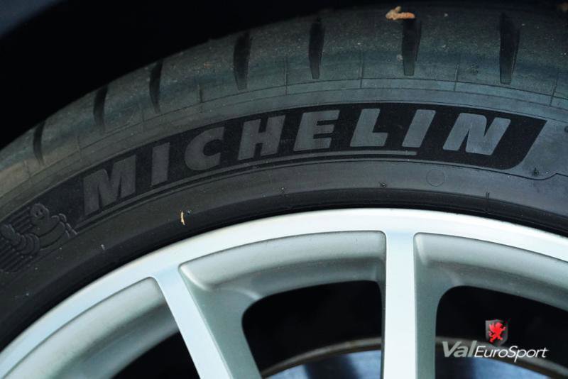 Used 2006 Aston Martin DB9 Volante image 31