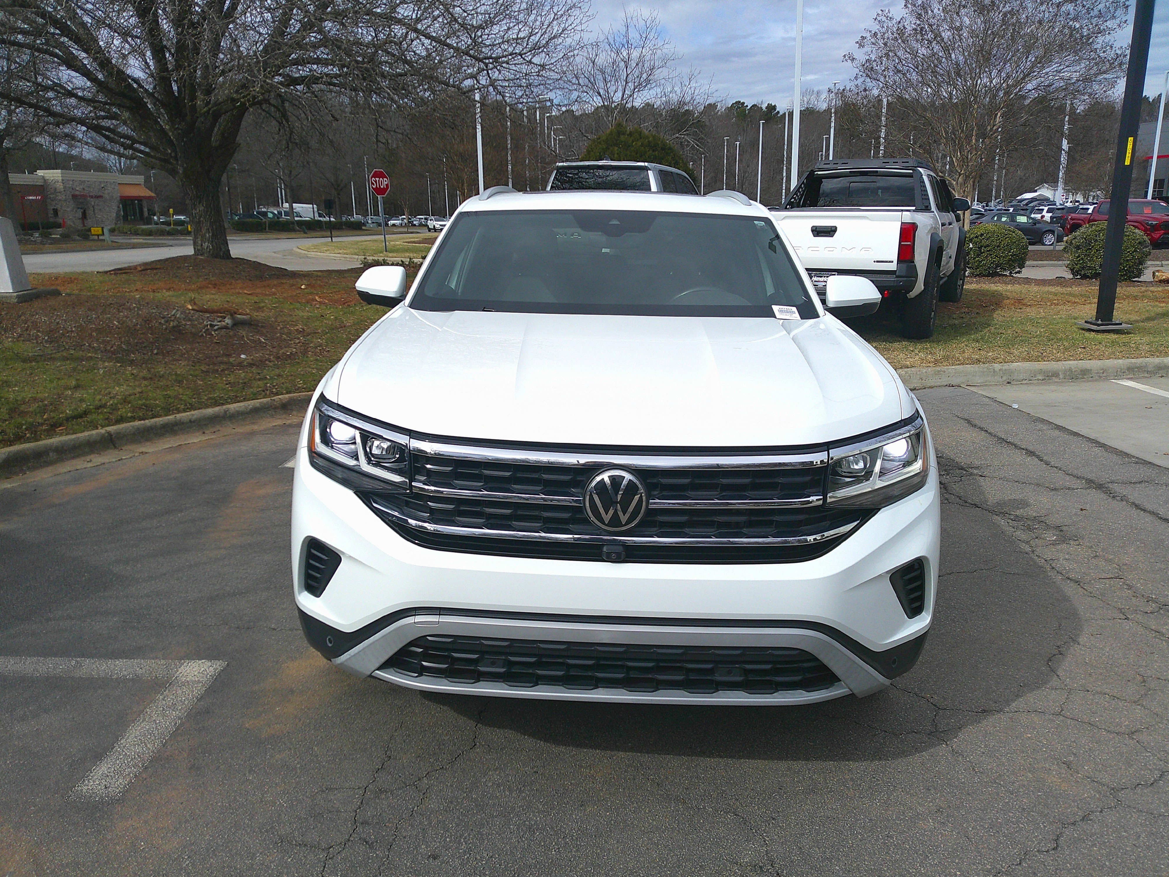 Used 2020 Volkswagen Atlas Cross Sport SEL Premium image 3