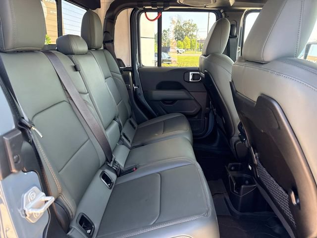 Used 2025 Jeep Gladiator Mojave w/ Convenience Group AWD/4WD image 12
