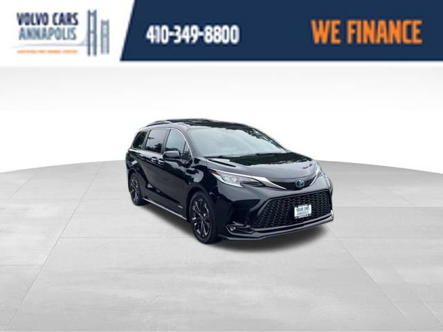 Used 2021 Toyota Sienna XSE w/ XSE Plus Package FWD image 1