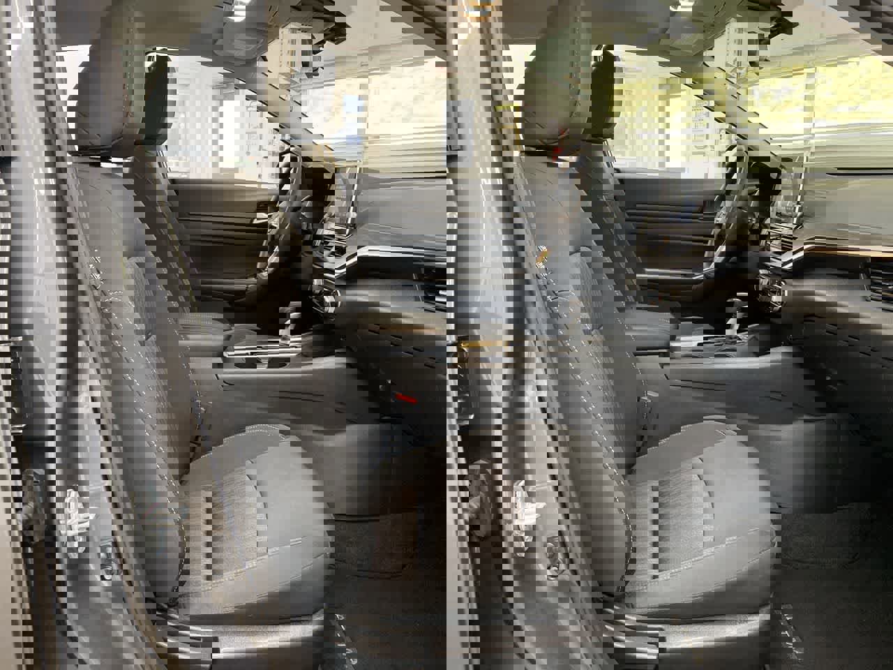 Used 2025 Nissan Altima 2.5 SV image 18