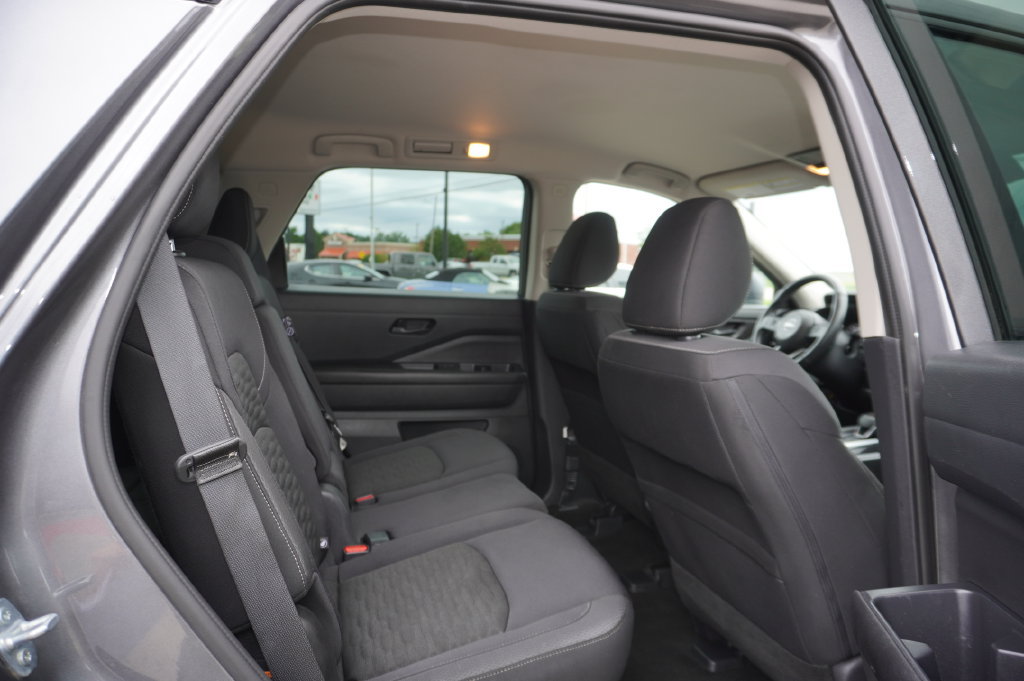 Used 2025 Nissan Pathfinder SV AWD/4WD image 30