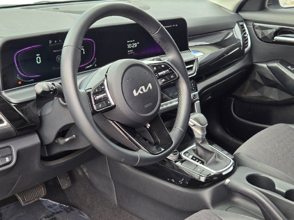 Certified 2025 Kia Seltos S FWD image 17