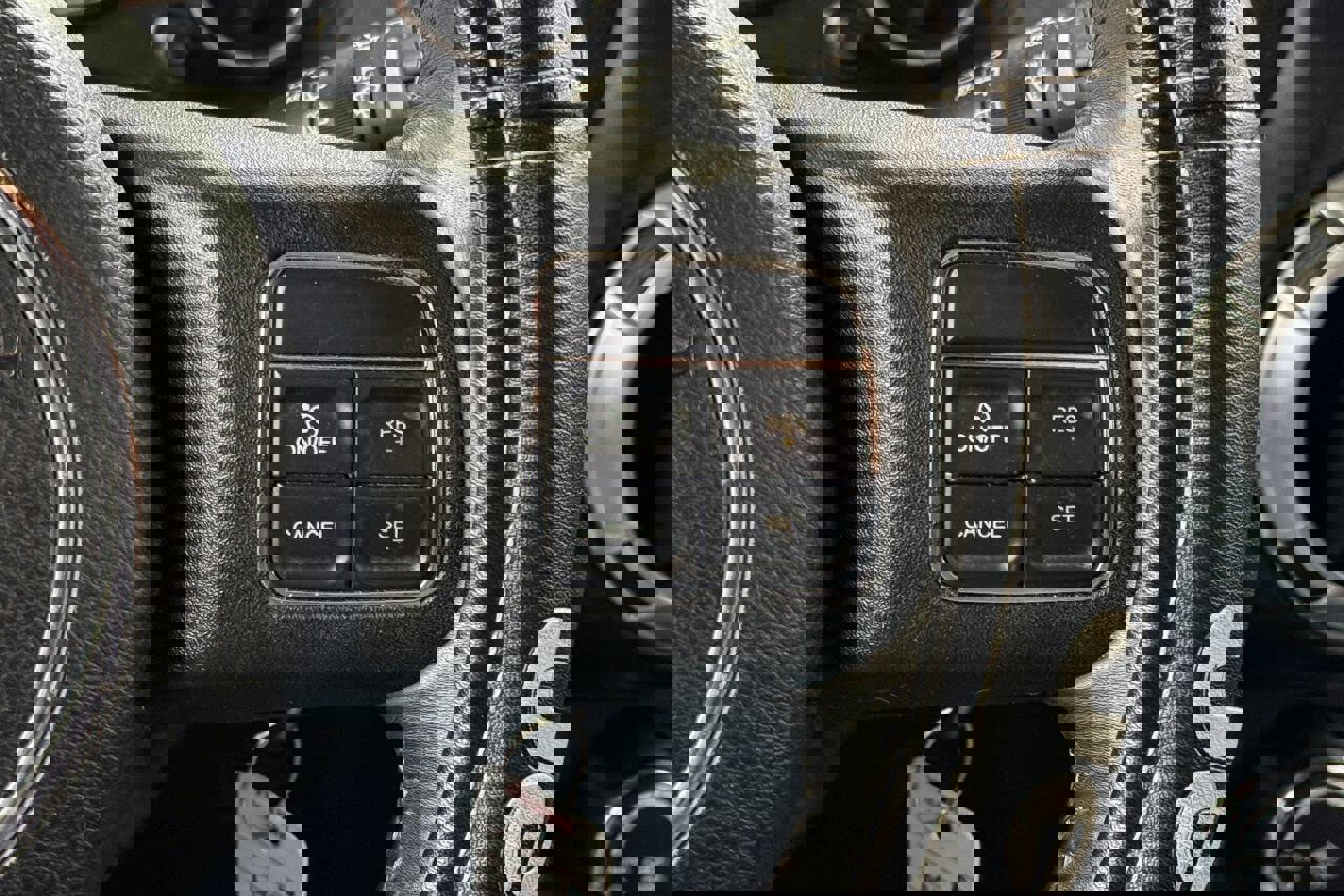 Used 2015 Jeep Wrangler Unlimited Sahara w/ Connectivity Group image 17