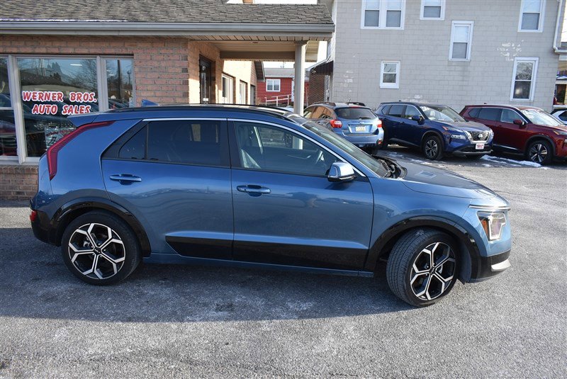 Used 2025 Kia Niro EX Touring image 2