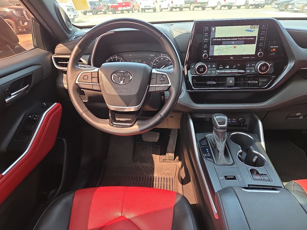 Used 2022 Toyota Highlander XSE FWD image 17