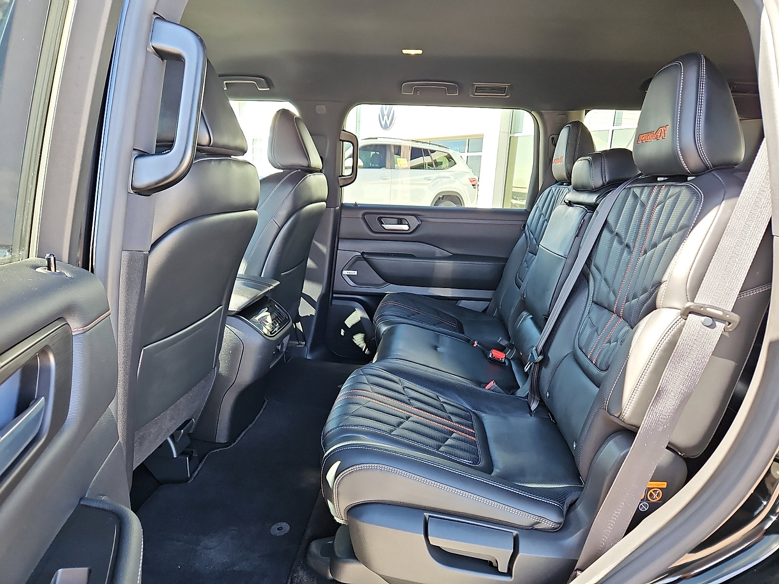 Used 2025 Nissan Armada PRO-4X image 11