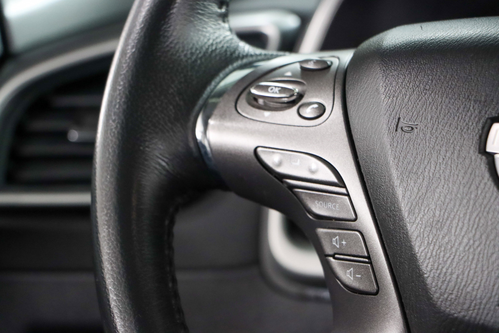 Used 2023 Nissan Murano SV FWD image 13