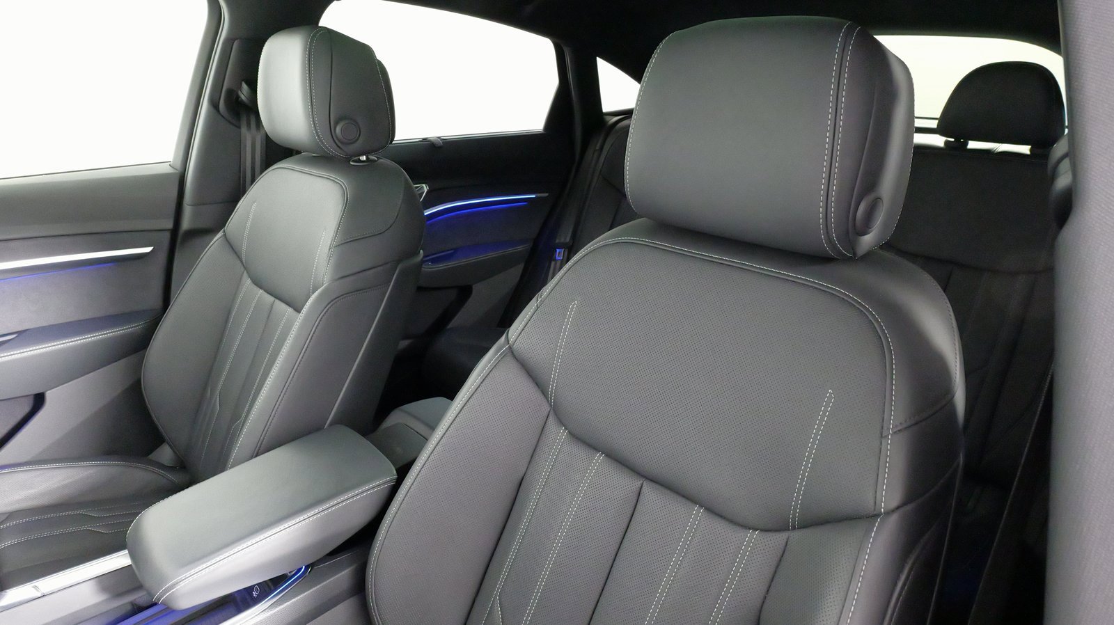 Used 2023 Audi e-tron Prestige w/ Prestige Package image 34