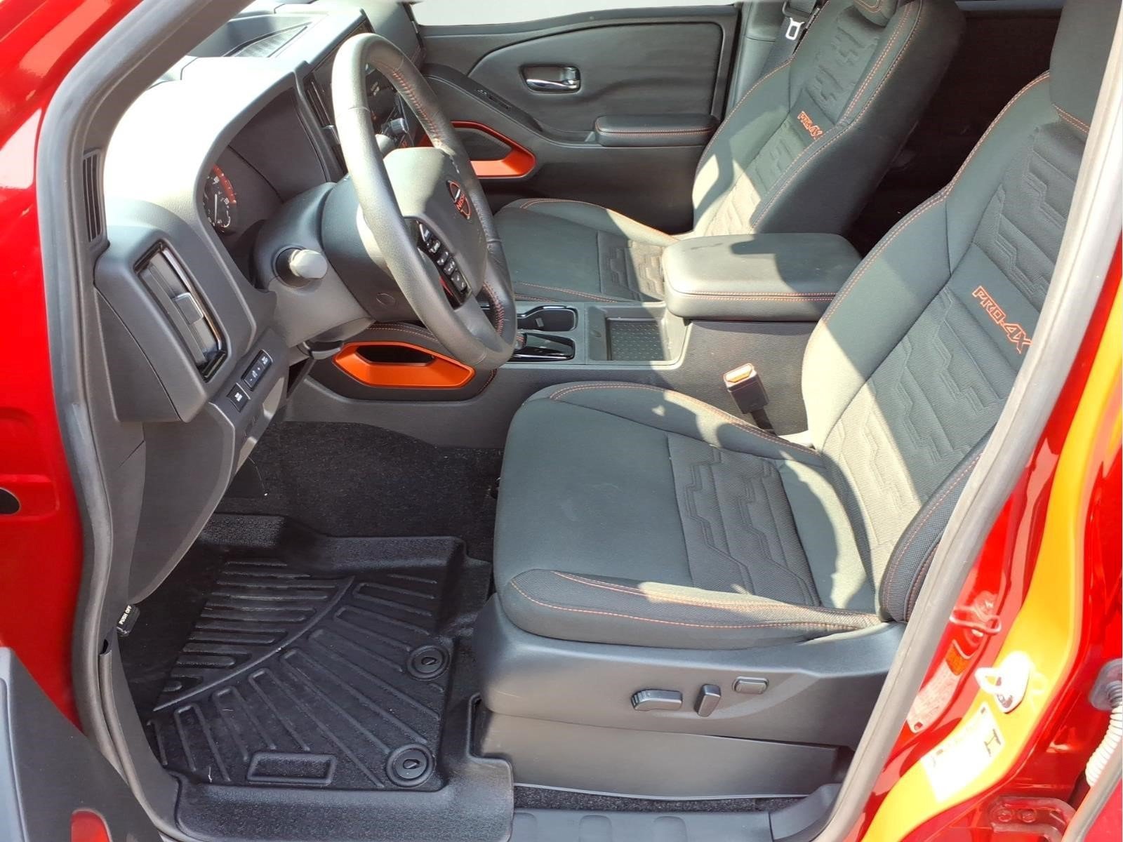 Used 2025 Nissan Frontier PRO-4X w/ Tow Package AWD/4WD image 7