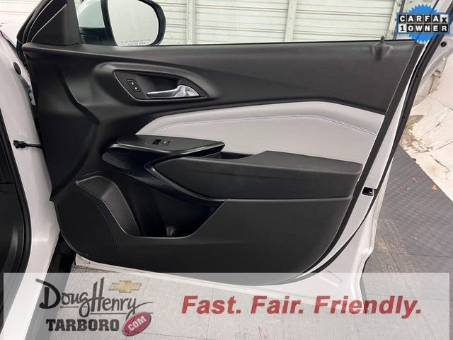 Used 2025 Chevrolet Trax LT w/ LT Convenience Package image 38