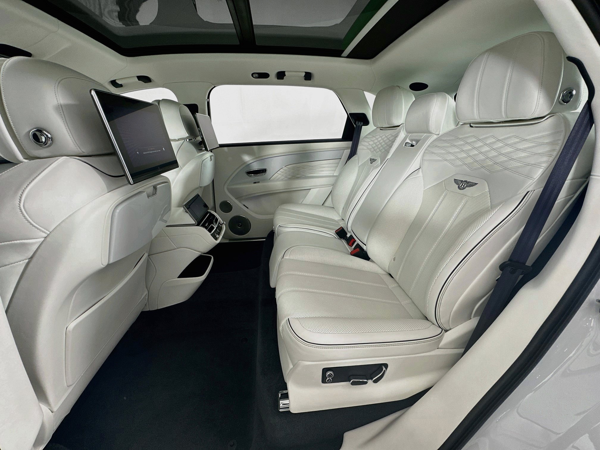Certified 2023 Bentley Bentayga Extended Wheelbase AWD/4WD image 23