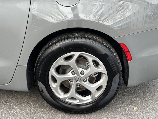 Certified 2024 Chrysler Pacifica Limited image 26