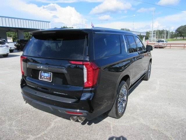 Used 2023 GMC Yukon XL Denali Ultimate AWD/4WD image 5