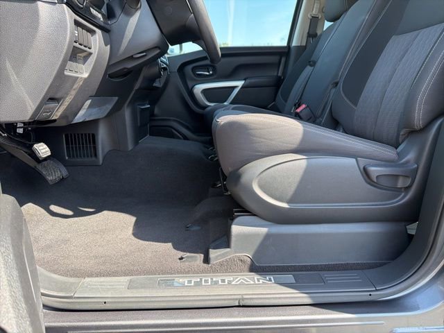 Used 2022 Nissan Titan SV image 13