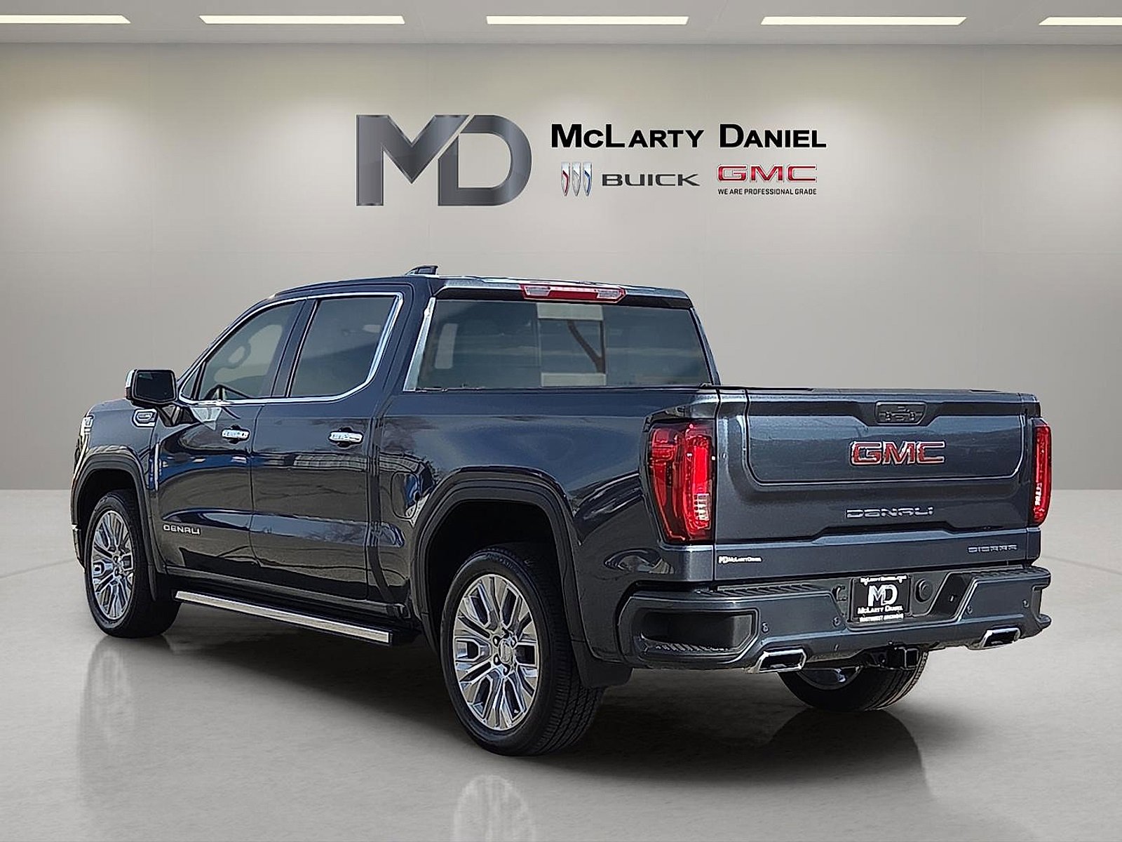 Used 2022 GMC Sierra 1500 Denali w/ Denali Premium Package image 4