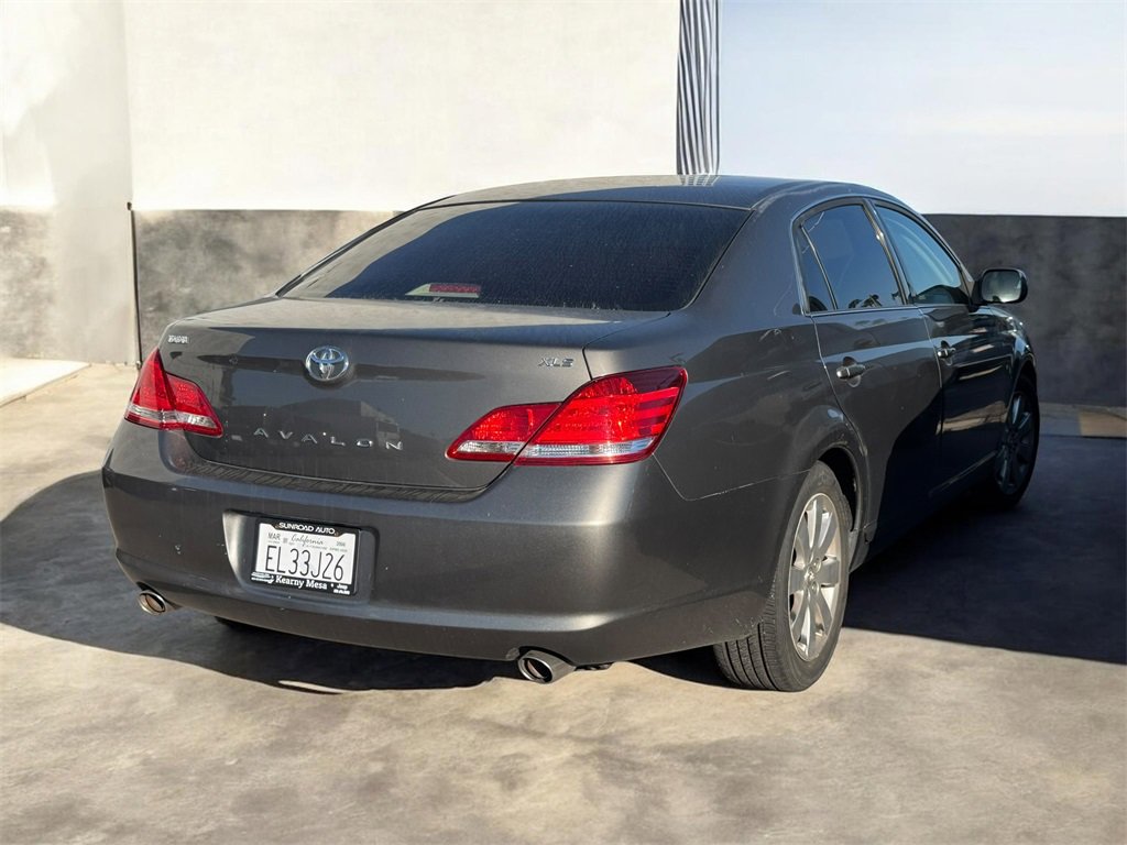 Used 2006 Toyota Avalon image 2