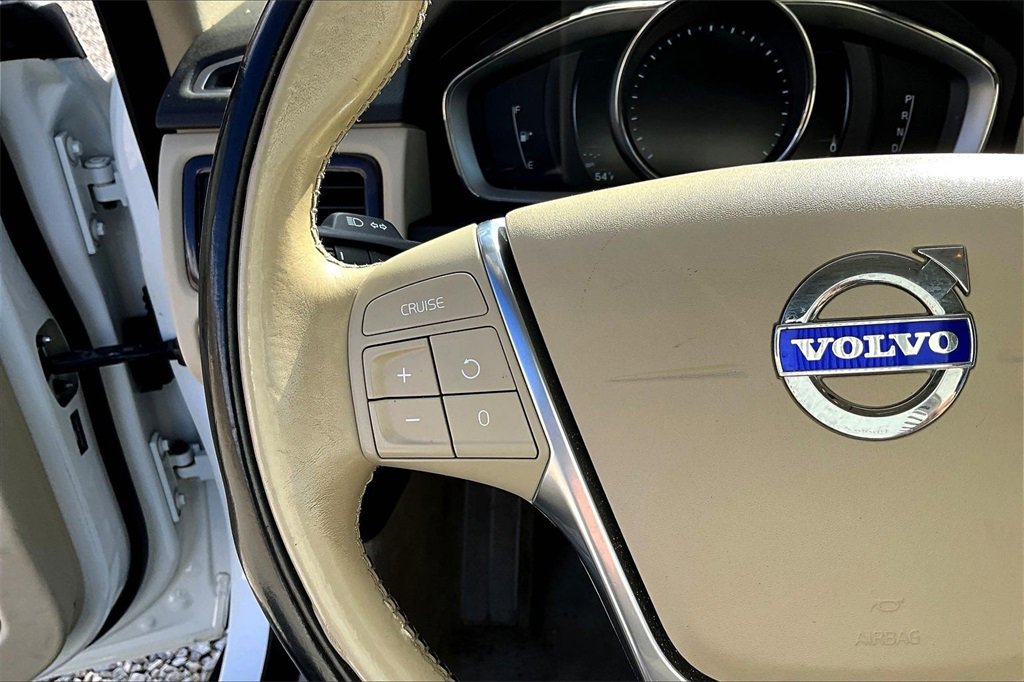 Used 2016 Volvo XC70 T5 Premier image 16