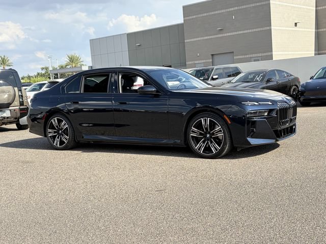 Used 2025 BMW 750e xDrive AWD/4WD image 4