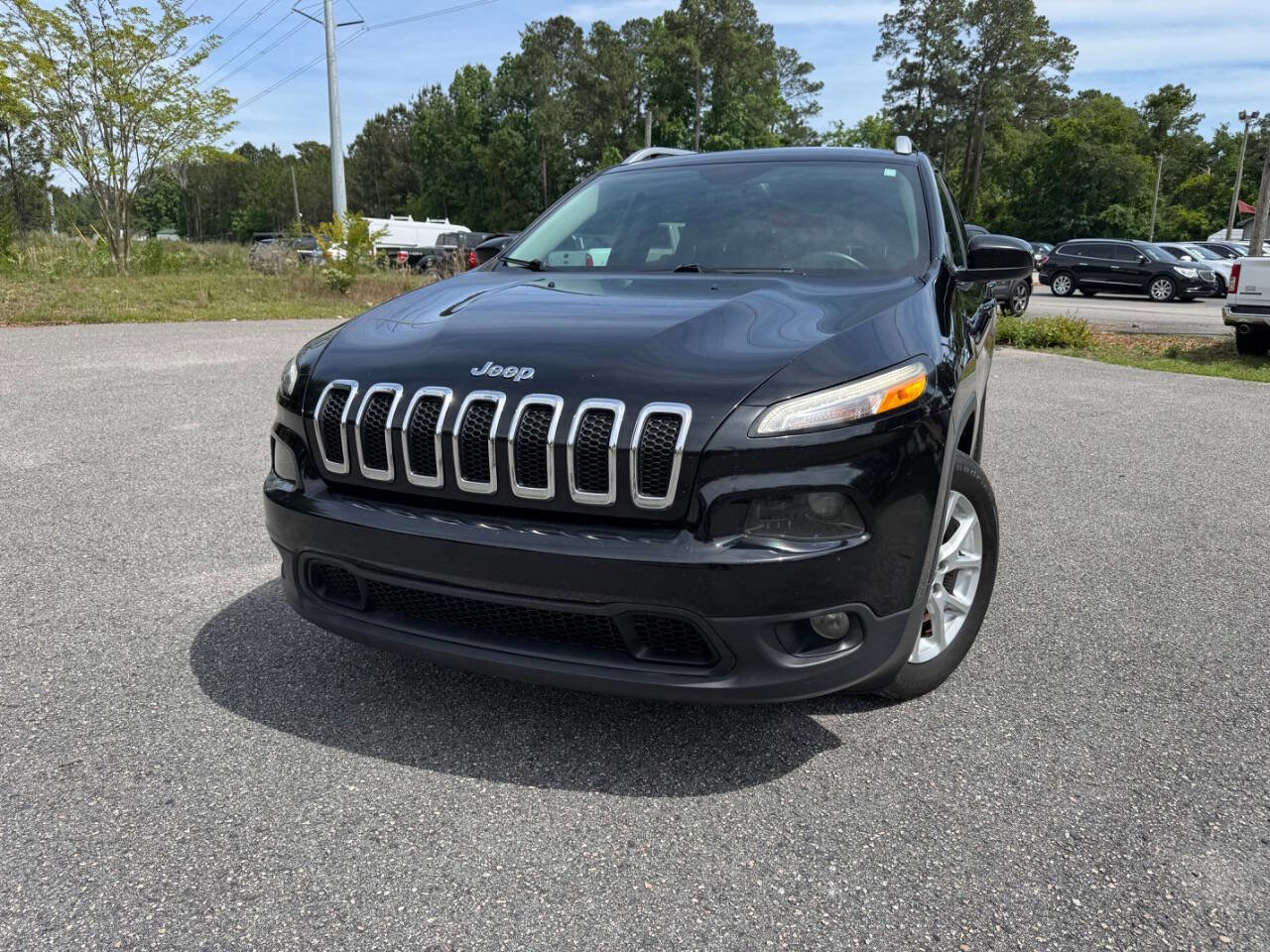 Used 2017 Jeep Cherokee Latitude w/ Comfort/Convenience Group FWD image 28
