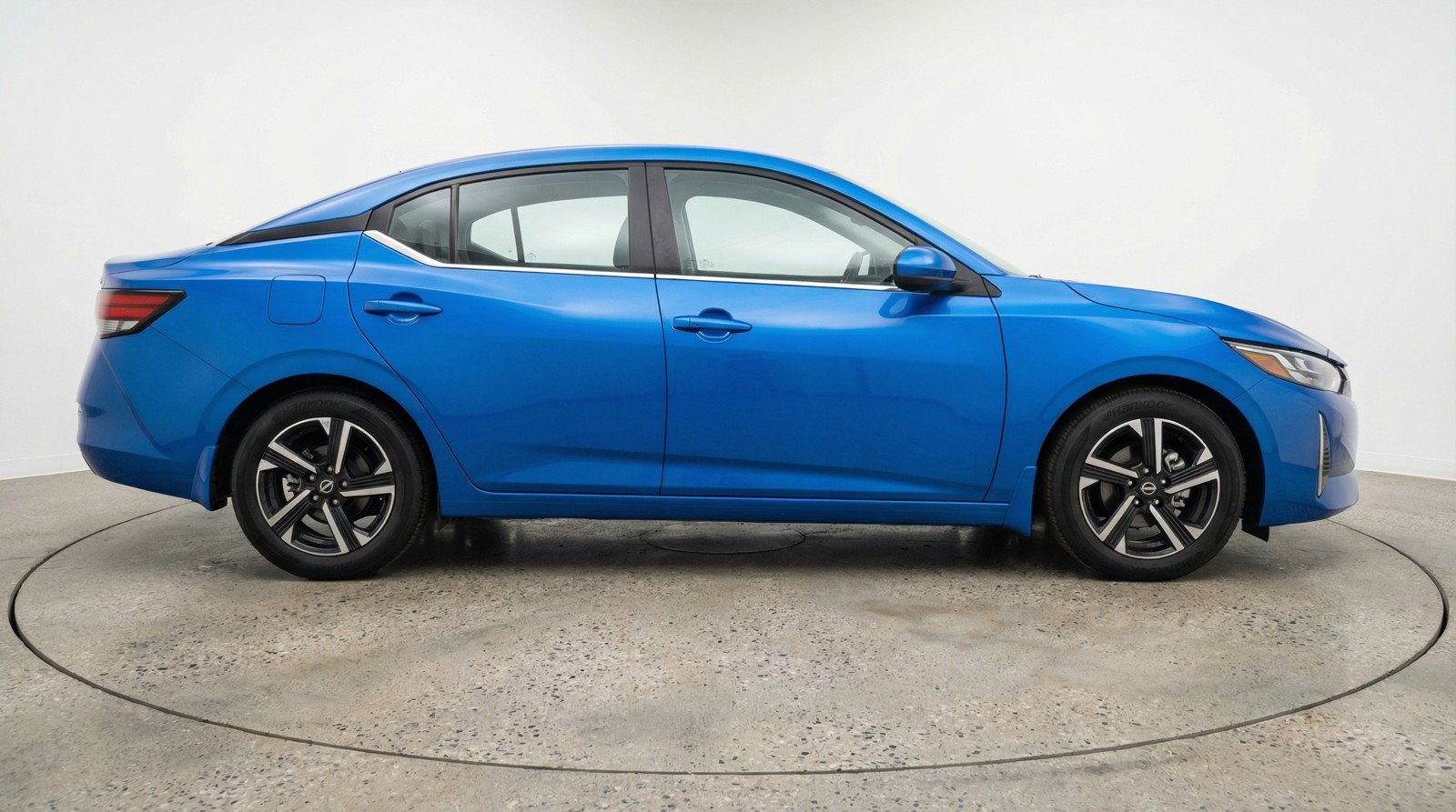 Used 2025 Nissan Sentra SV FWD image 11