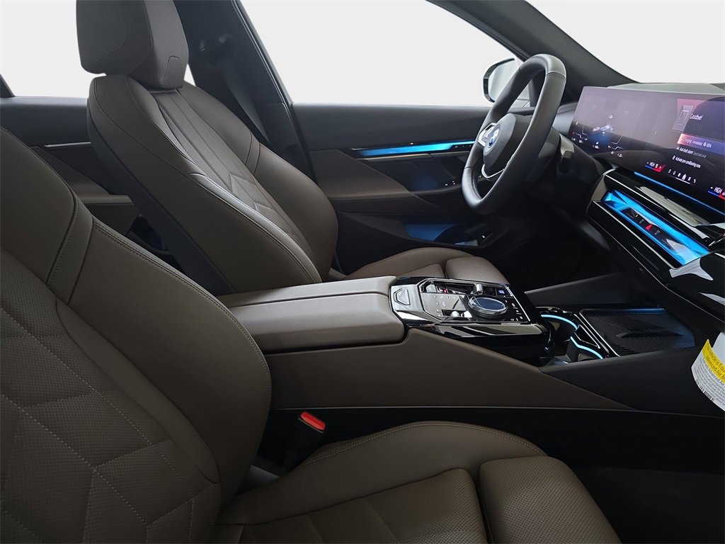 Used 2025 BMW i5 xDrive40 w/ Premium Package image 11