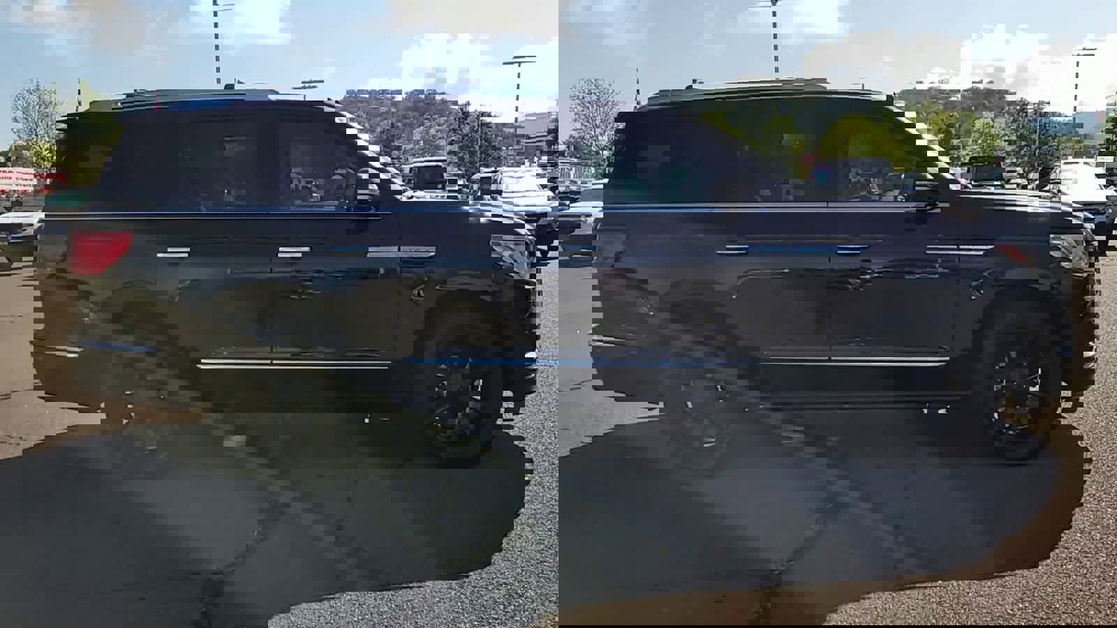 Used 2018 Lincoln Navigator Reserve w/ Technology Package AWD/4WD image 9