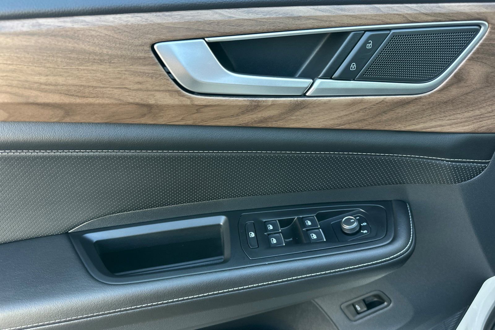 New 2026 Volkswagen Atlas SE image 9