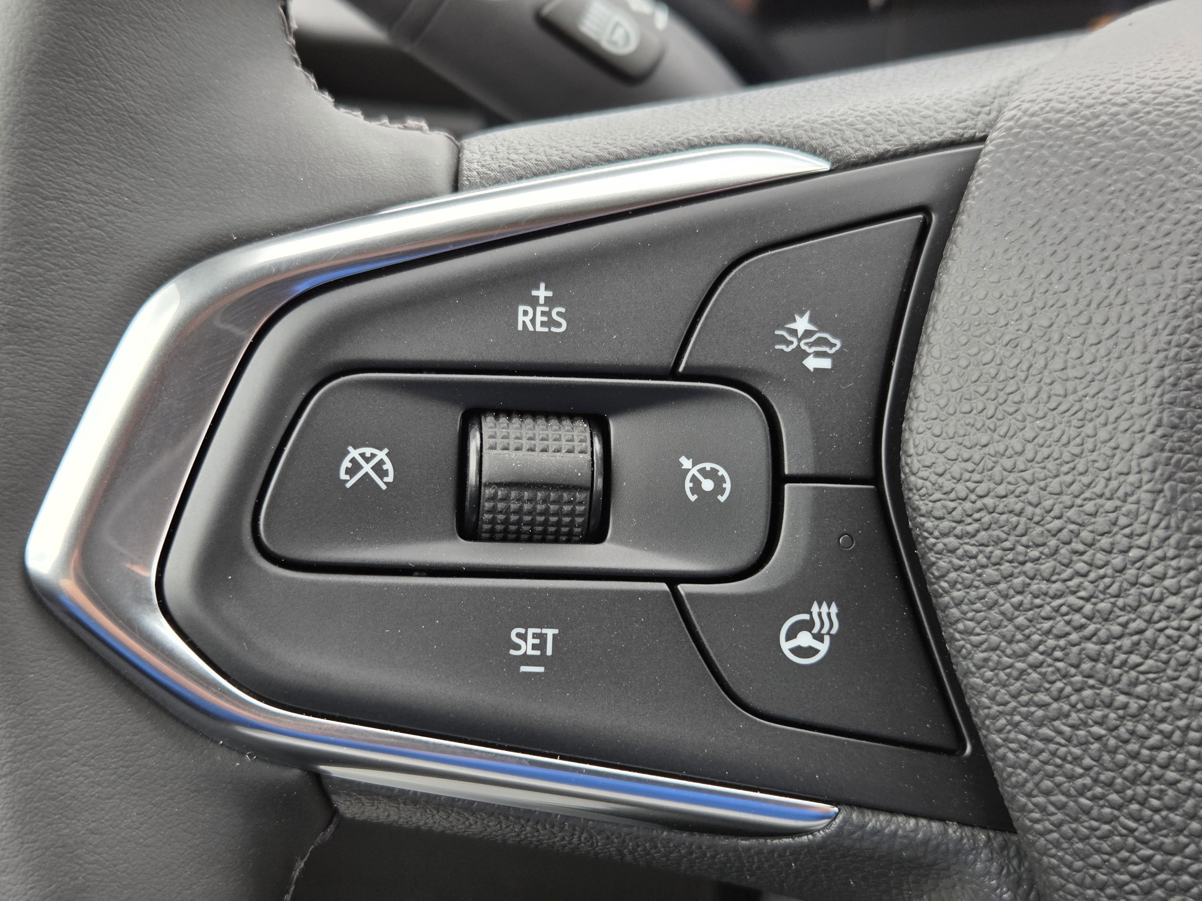 New 2026 Chevrolet Trax ACTIV w/ Sunroof Package FWD image 16