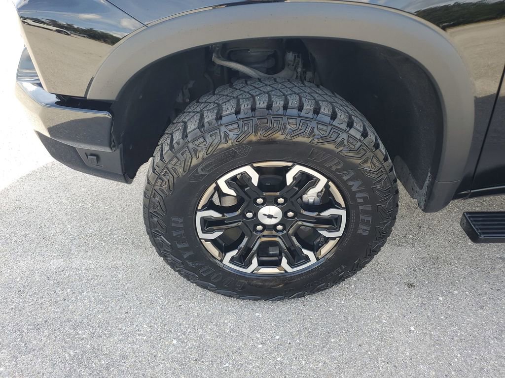 Used 2024 Chevrolet Silverado 1500 ZR2 w/ Technology Package image 17