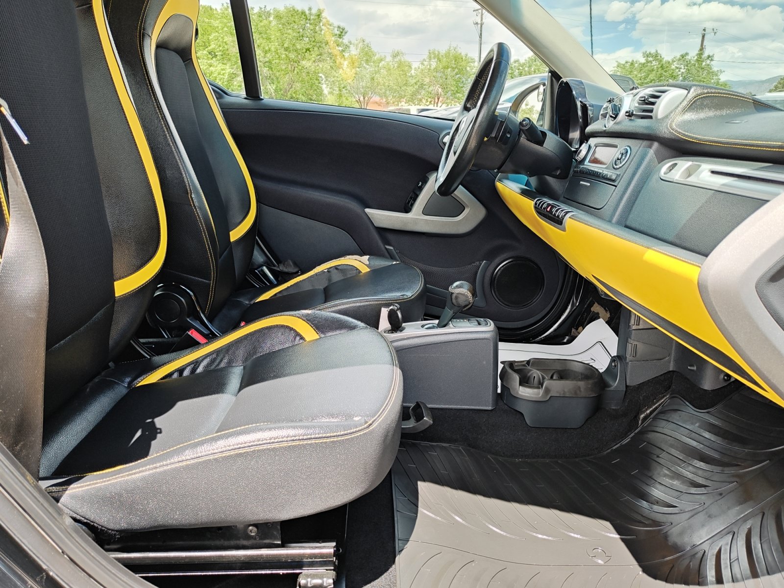 Used 2013 smart fortwo passion RWD image 29