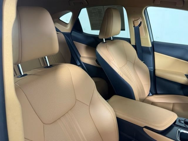 Used 2025 Lexus NX 250 FWD w/ Towing Package (2000 Lbs) image 33