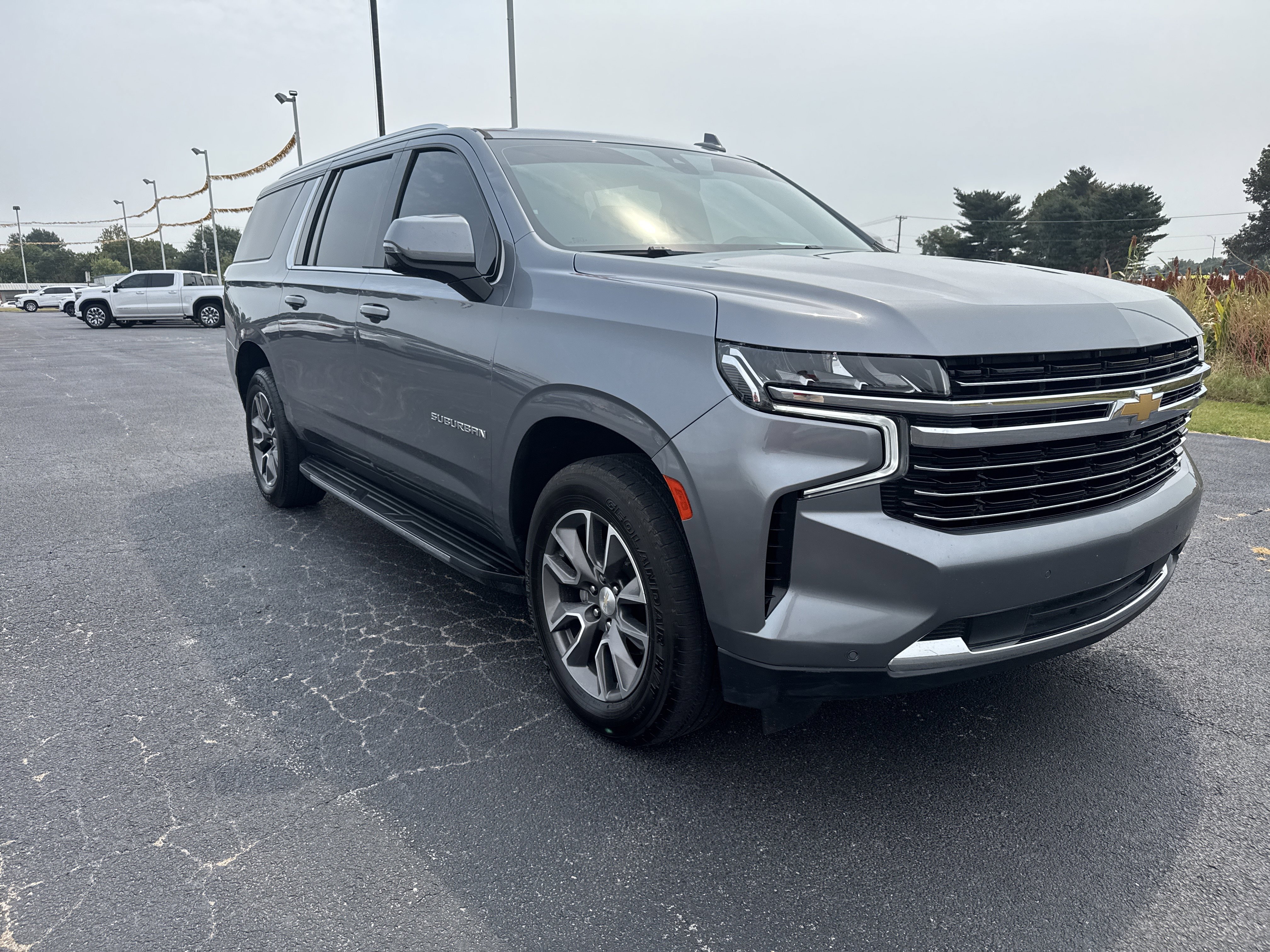 Used 2022 Chevrolet Suburban LT w/ Luxury Package image 7