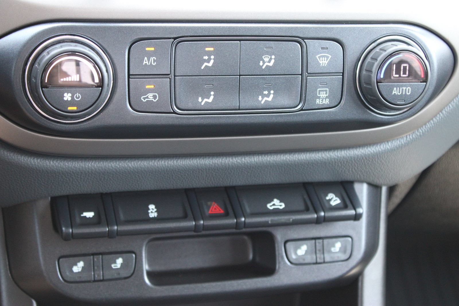 Used 2017 Chevrolet Colorado Z71 AWD/4WD image 17