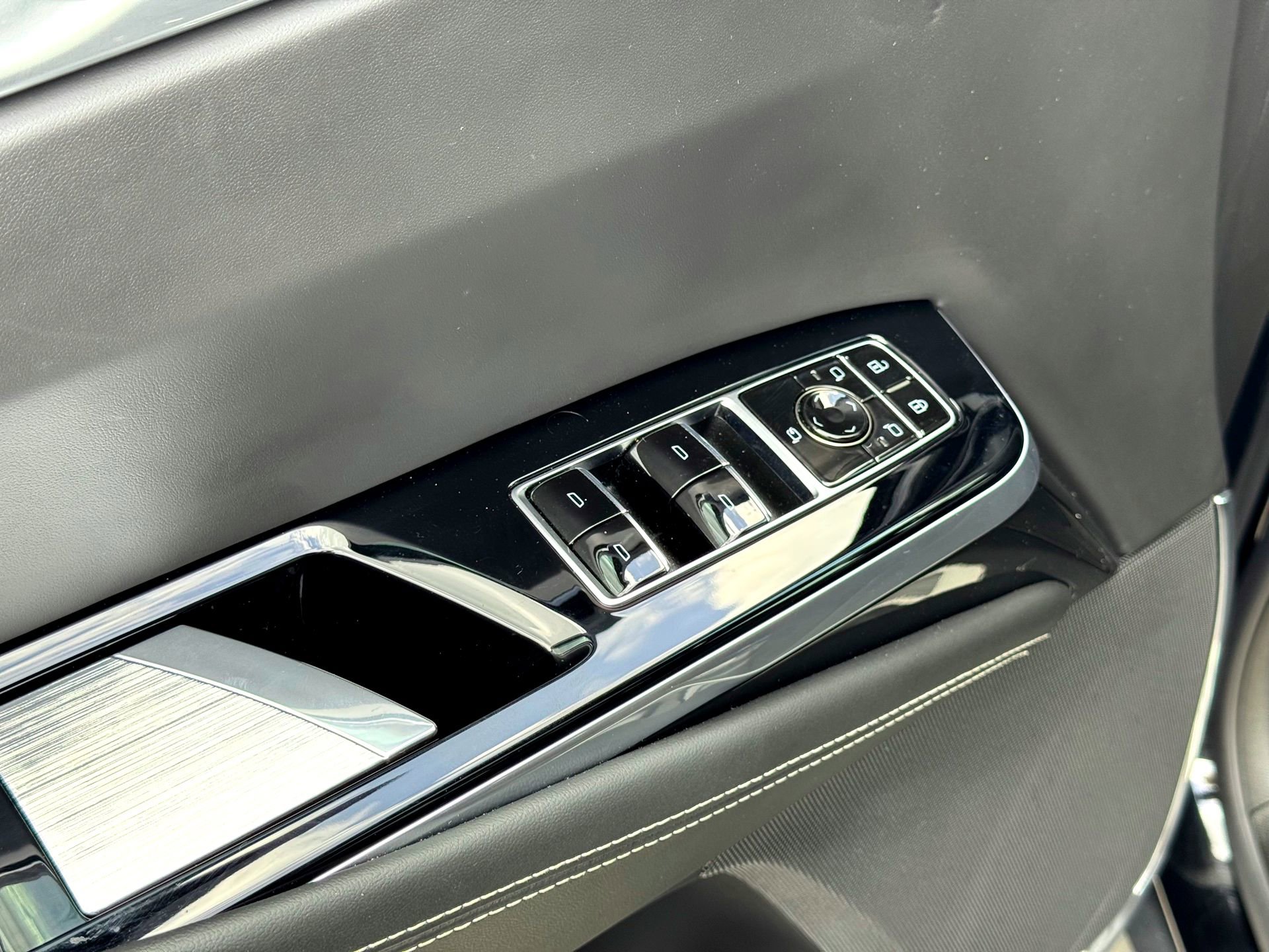 Used 2025 Cadillac Escalade ESV Sport Platinum image 20