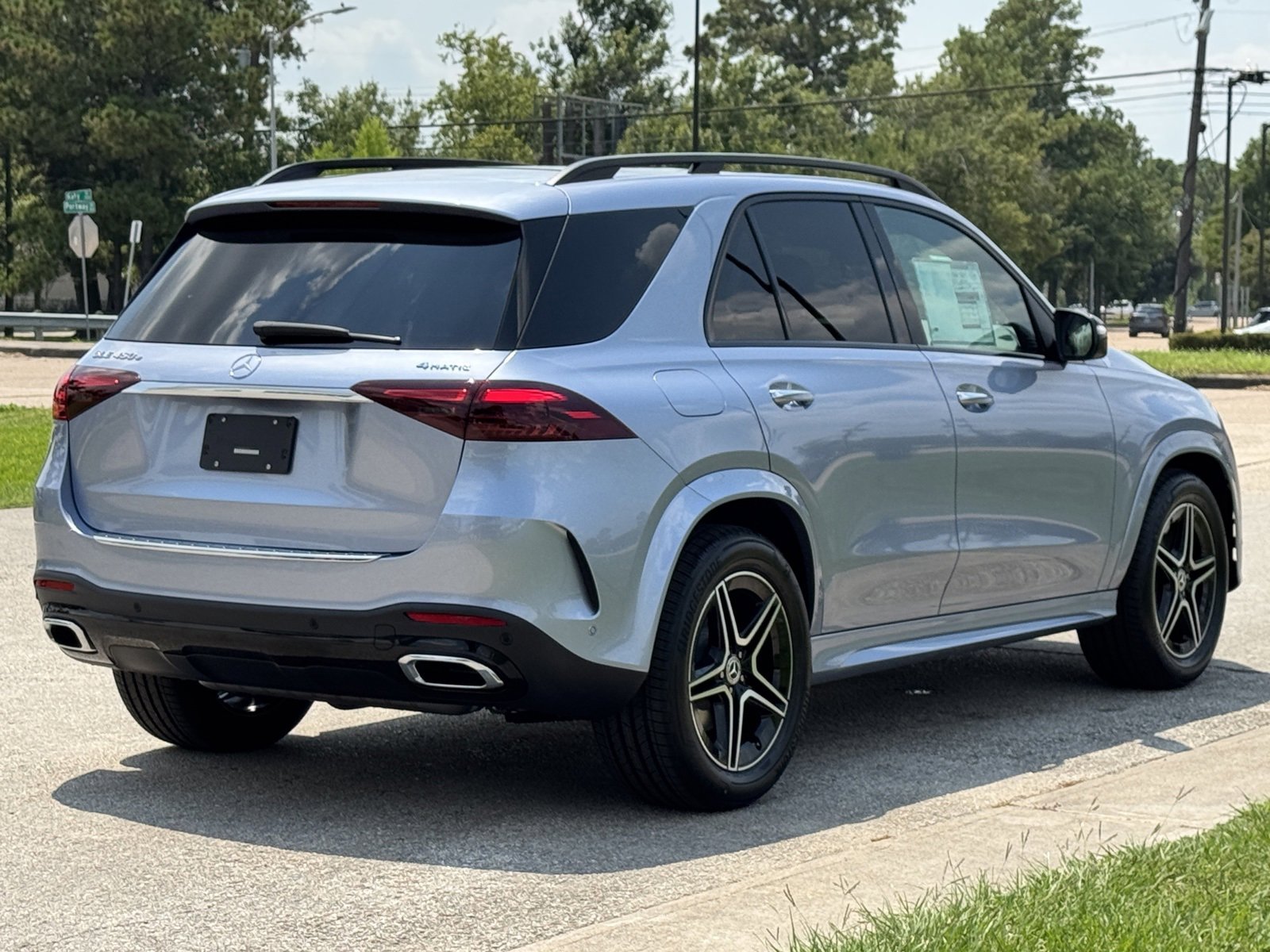New 2026 Mercedes-Benz GLE 450e 4MATIC image 3