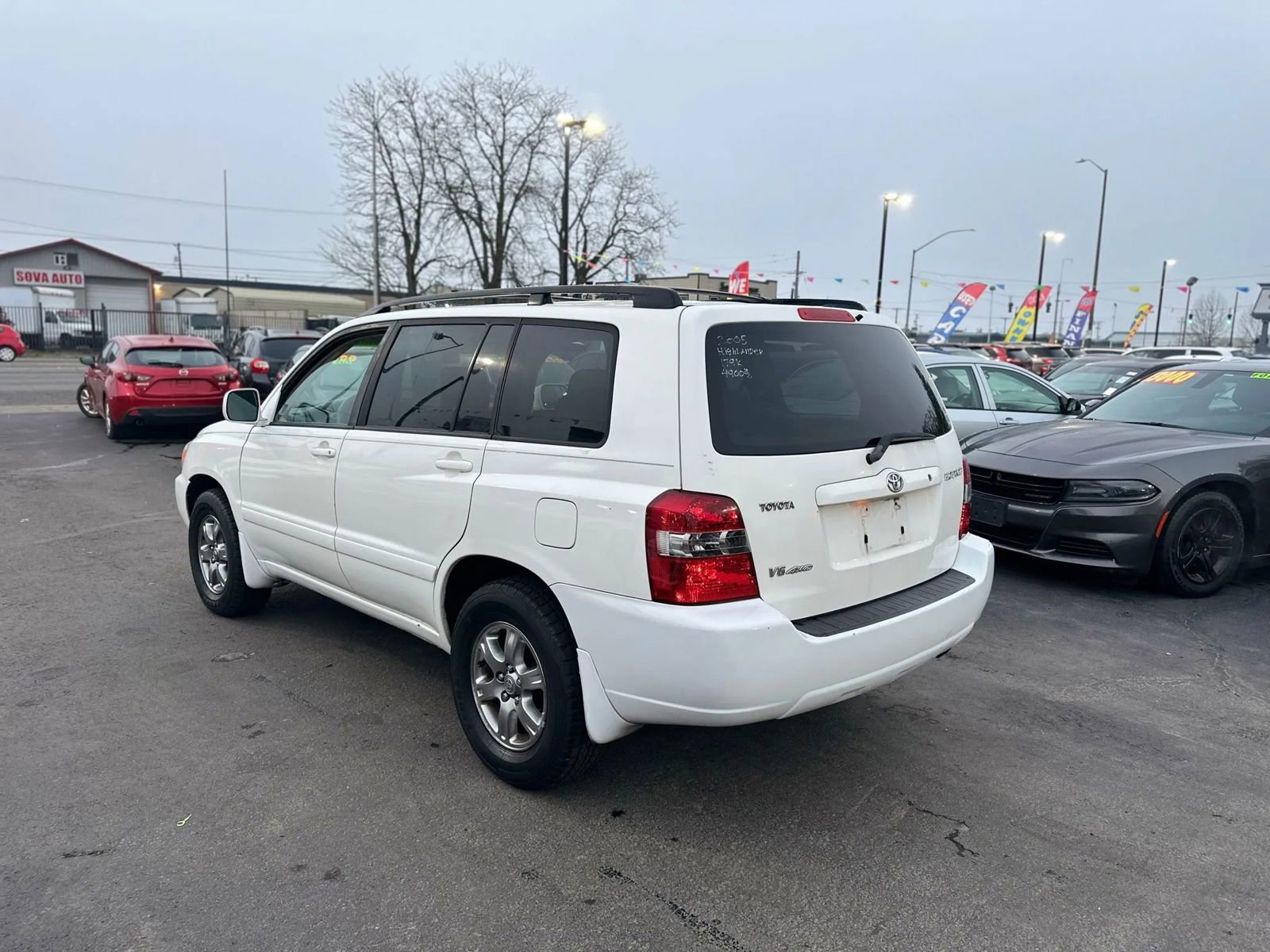 Used 2005 Toyota Highlander 4WD V6 w/ 3rd Row image 5